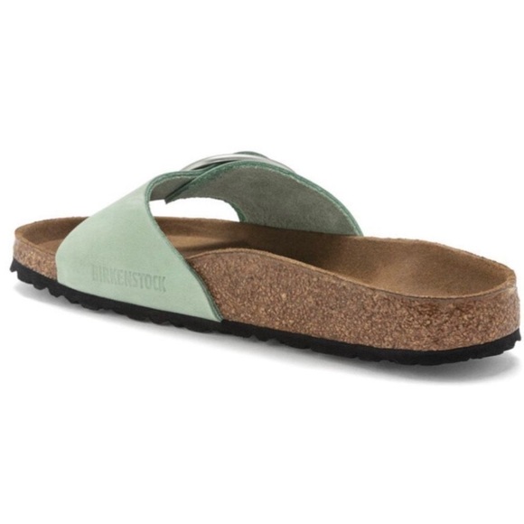 Madrid Big Buckle
Nubuck Leather - Matcha - Picture 3 of 9